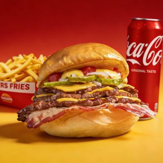 Cheeseburger  Bacon MAX + regular pomfrit + limenka 0.33l