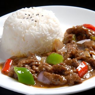 109 Režanj mesa na crnom bibercu sa pirinčem