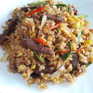 114 Pržena riža sa govedinom