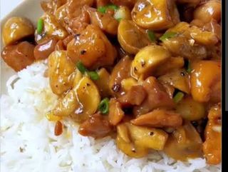 118 Prženi pirinač sa piletinom i pečurkama蘑菇鸡肉炒饭