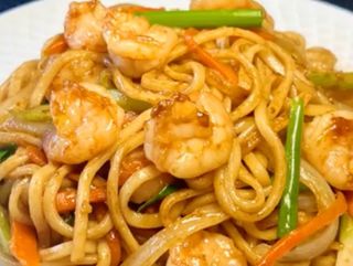 122 Špagete pržene sa škampima i jajima虾仁鸡蛋炒意大利面