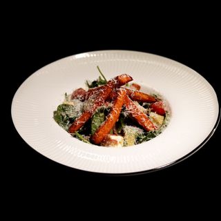 Salata sa batatom, fetom i avokadom