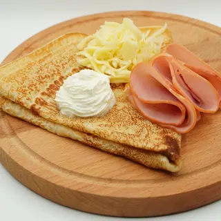Slana palačinka sa pečenicom