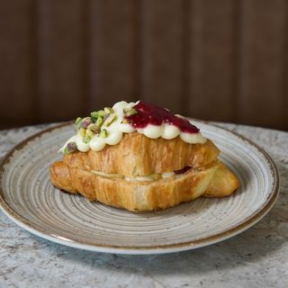 MINI Raspberry Cheesecake Pistachio kroasan