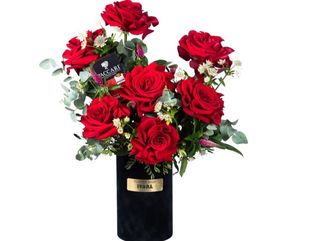 Small box with red roses and paccari chocolate