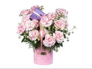 Big box with pink roses and paccari chocolate