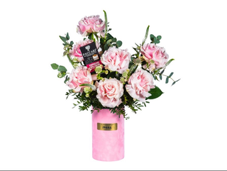 Small box with pink roses and paccari chocolate
