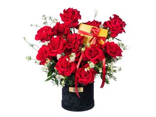 Big box with red roses and paccari chocolate