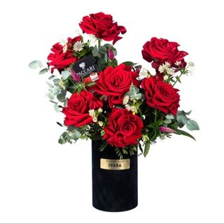 BOX SA CRVENIM RUZAMA I PACCARI COKOLADOM