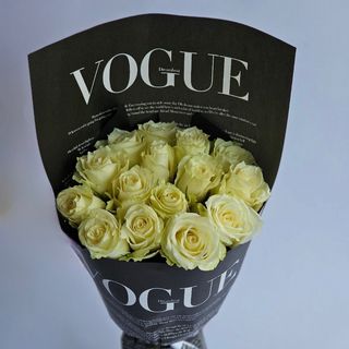 BUKET BELIH RUZA VOGUE