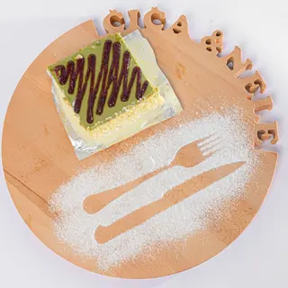 Trileće sa pistaćem i malinom