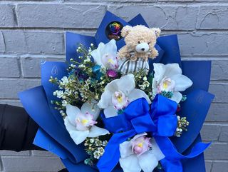 Buket orhideje i meda plavi