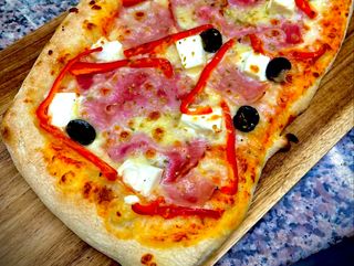 Pizza Balkanska - parče