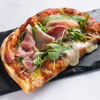 Pizza Sa prsutom 950g