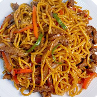 Fried beef noodles牛肉炒面