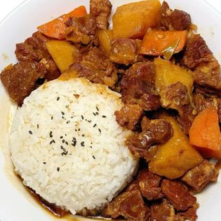 Stewed pork with rice卤肉饭