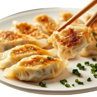 Fried vegetarian dumplings素煎饺
