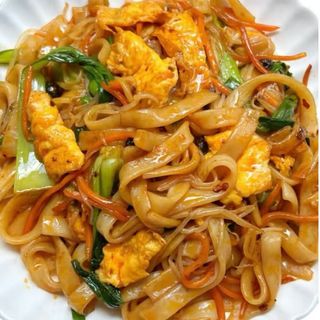 Fied egg rice noodles鸡蛋炒河粉