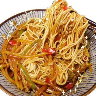 Shredded chicken and potatoes with noodles酸辣土豆丝拌面