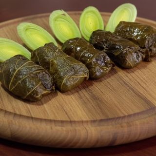 Sarmice u vinovom listu sa pire krompirom 4 kom