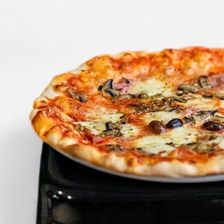 Pizza Capricciosa 32cm