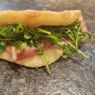 Focaccia Prosciutto i Rukola