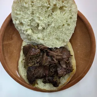Teleći sač u somunu