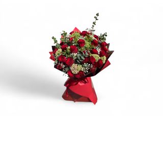 Raskošni buket crvenih ruža i zelenila