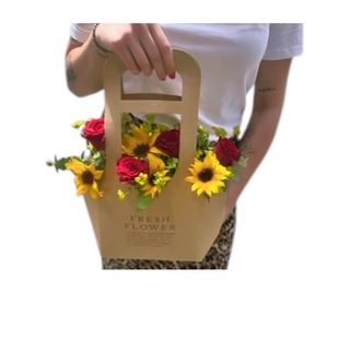 Natur torbica sa suncokretima i ružama