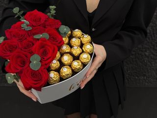 Box ruže i slatkiši