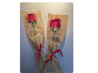 Ruža u elegantnom papiru