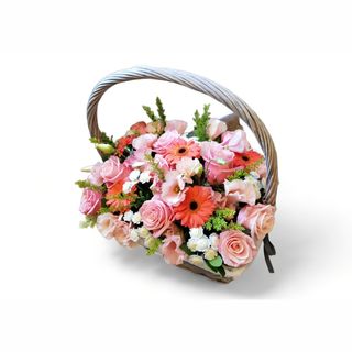 Pastelna korpa s cvećem