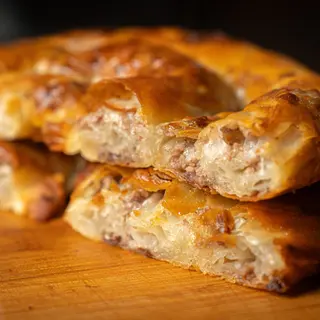 Sukana pita sa mesom