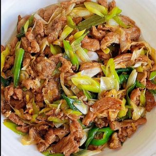 葱爆羊肉 Jagnjetina sa lukom