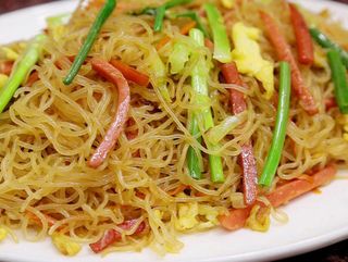 广东炒米粉Guangdongški prženi pirinčani rezanci