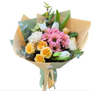 Buket u nežnim tonovima po izboru floriste