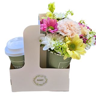 Cvece nežne u šoljici sa Kapucino