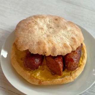Domaća kobasica 150g u lepinji