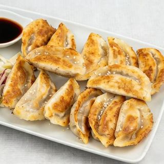 5. Chicken Pan-Fried Dumplings鸡肉煎饺子