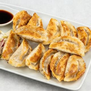 7. Vegetable Pan-Fried Dumplings蔬菜煎饺子