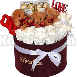 Bele dehidrirane ruže sa medvedićima i čokoladicama(RUK 109)