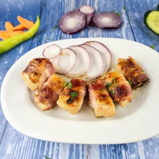 Pileci raznjic sa domacom slaninom 0.300 gr.