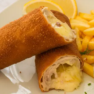 Pileca pohovana Karadjordjeva 0.350 gr. (prilog-pomfrit 0.200gr. )