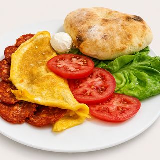 Omlet sa domaćim kulenom