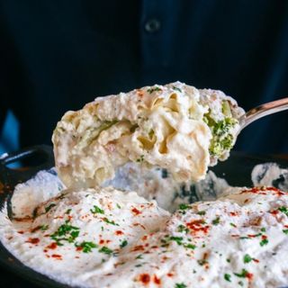 Pita sa dimljenim batakom i brokolijem
