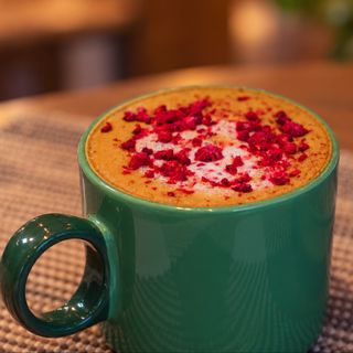 RASPBERRY PESTACIO LATTE