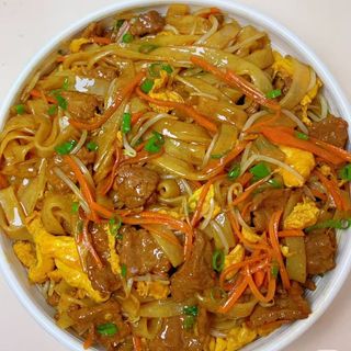 23  Pileći prženi pirinčani rezanci/Chicken Fried Rice Noodles