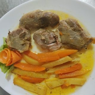 Svinjski but pečen, bez kostiju