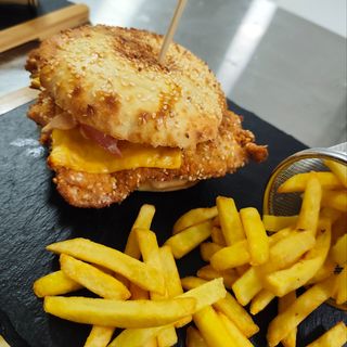 Crispy chicken burger