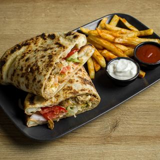 Makloub escalope pané sauce cheddar